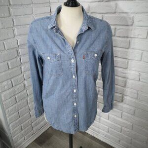 Levis Ladies Size Small Boyfriend Fit Button Front Cuffs Denim Shirt